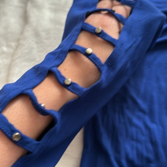 Royal blue top with peek-a-boo sleeves - Picture 6 of 7